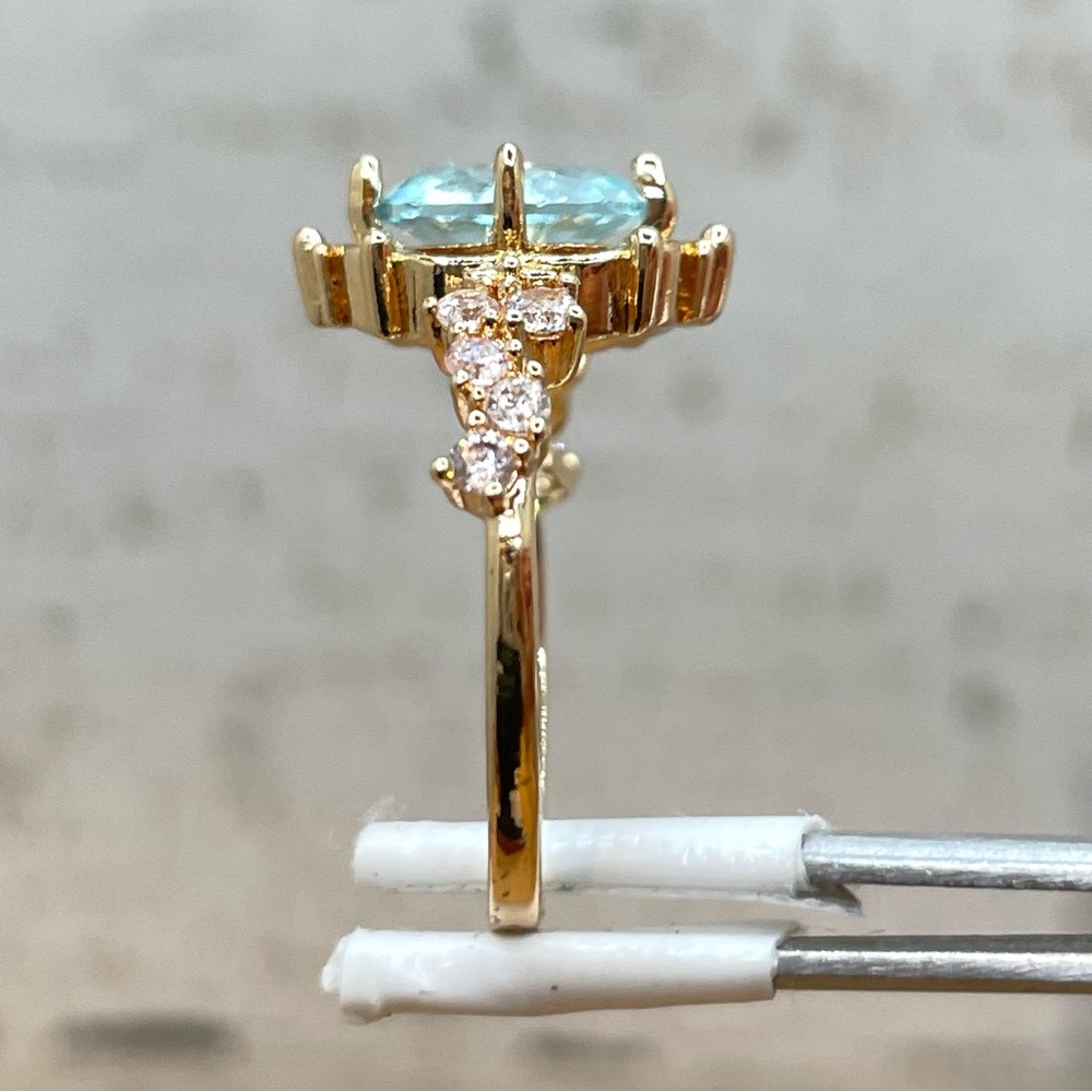 Beautiful Dainty Vintage Look Oval Cut Blue Aquamarine Diamond CZ Gold Tone Ring - Picture 4 of 6